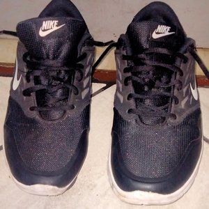 Nikes mens size 11 . Worn twice